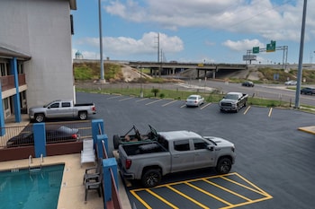 airport inn and suites corpus christi i 37