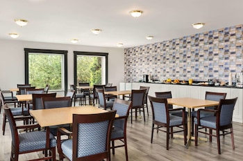Travelodge By Wyndham Rigaud,Montreal>>Mirabel,2 star