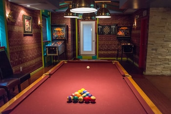 mariaggis theme suite hotel and spa