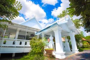 e outfitting boutique hotel chiangmai