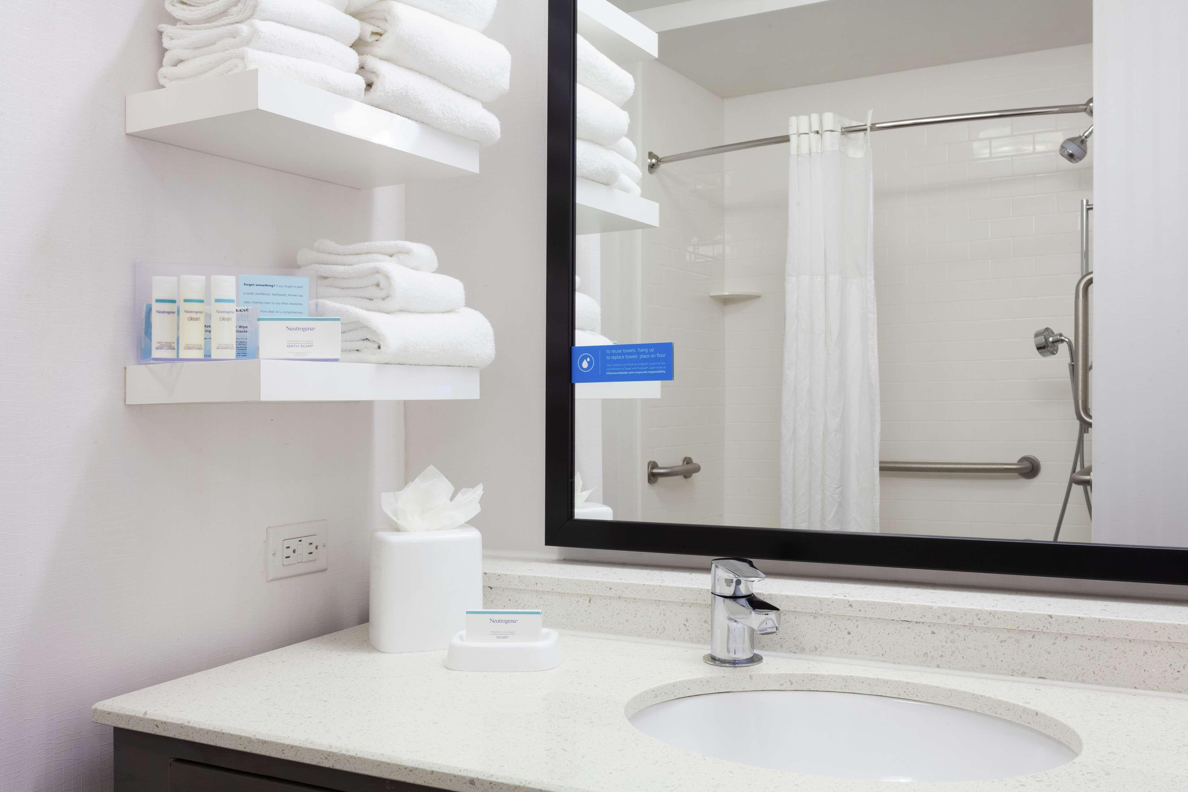 hampton inn and suites deland