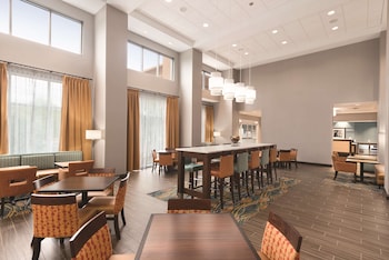 Hampton Inn & Suites Deland,Crescent City>>Collier County,3 star