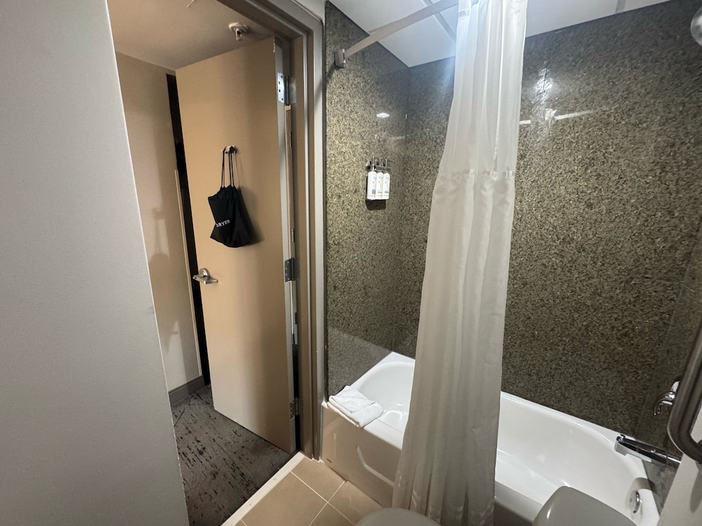 holiday inn express and suites atlanta downtown by ihg
