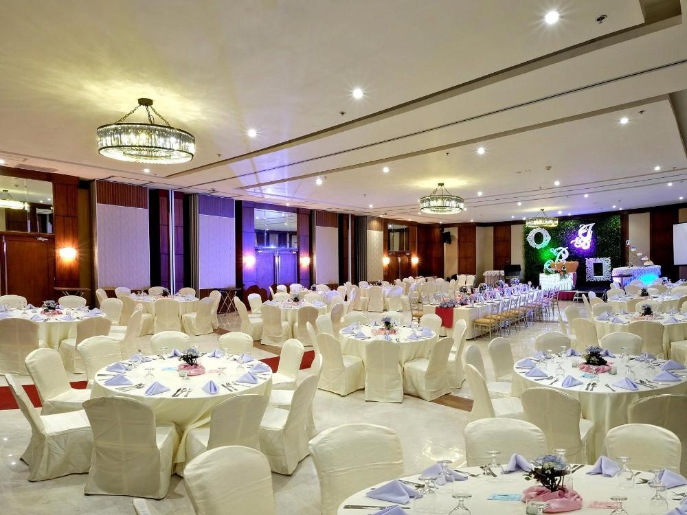 golden prince hotel and suites