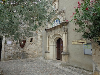 Hotel Du Centre,Pierrelatte>>Les Tourrettes,2 star