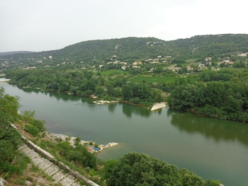 Hotel Du Centre,Pierrelatte>>Les Tourrettes,2 star