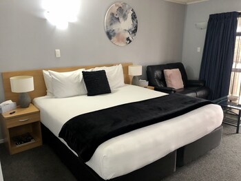 hacienda motor lodge