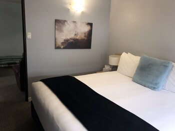 hacienda motor lodge