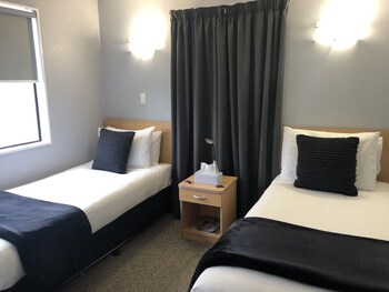 hacienda motor lodge