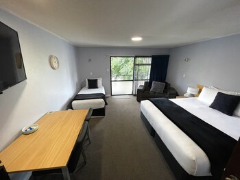 hacienda motor lodge