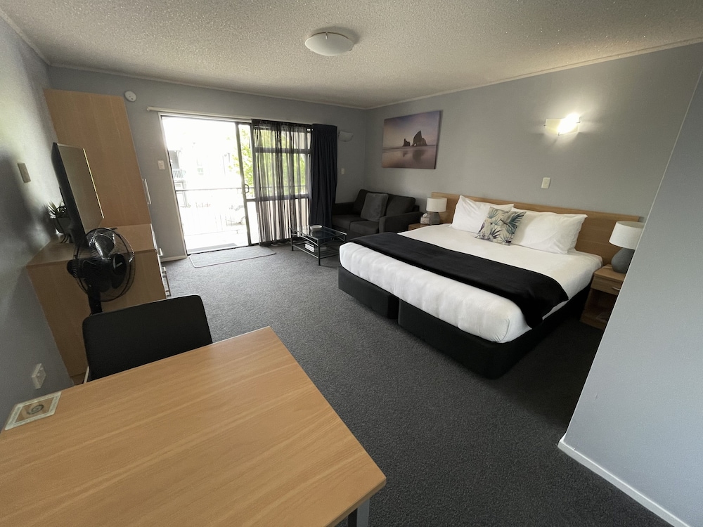 hacienda motor lodge