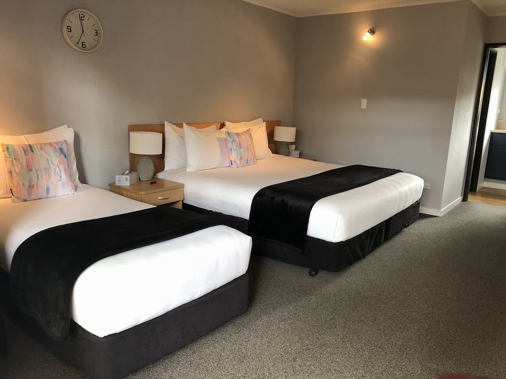 hacienda motor lodge