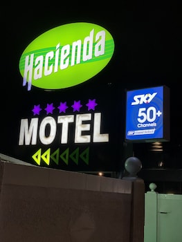hacienda motor lodge