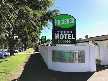 hacienda motor lodge