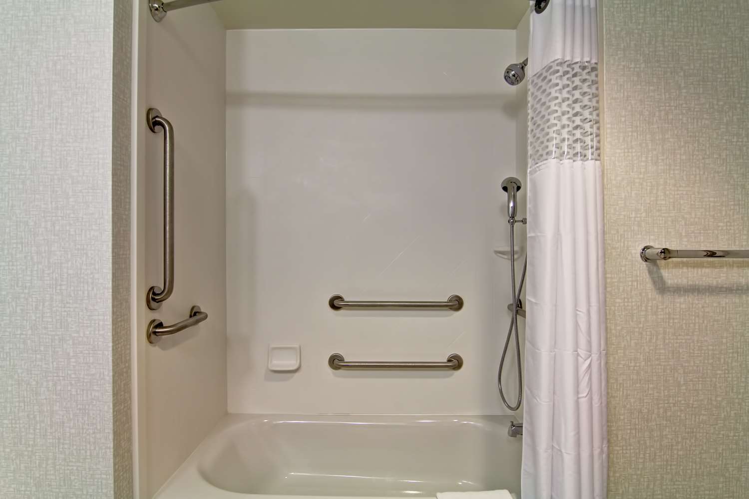 hampton inn and suites cincinnati downtown