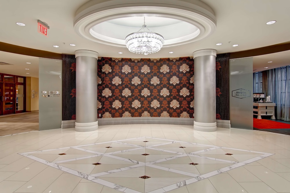 hampton inn and suites cincinnati downtown