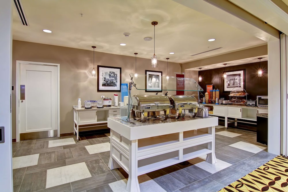 hampton inn and suites cincinnati downtown