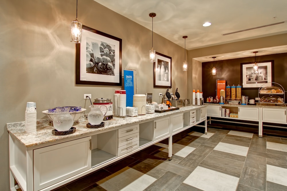 hampton inn and suites cincinnati downtown