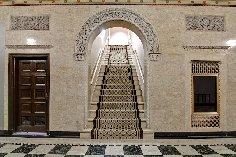 hampton inn and suites cincinnati downtown