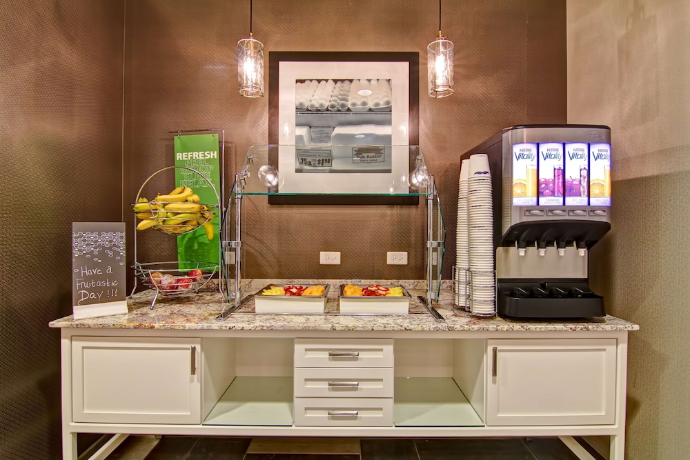 hampton inn and suites cincinnati downtown