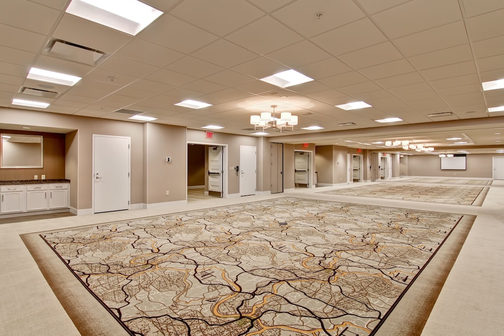 hampton inn and suites cincinnati downtown