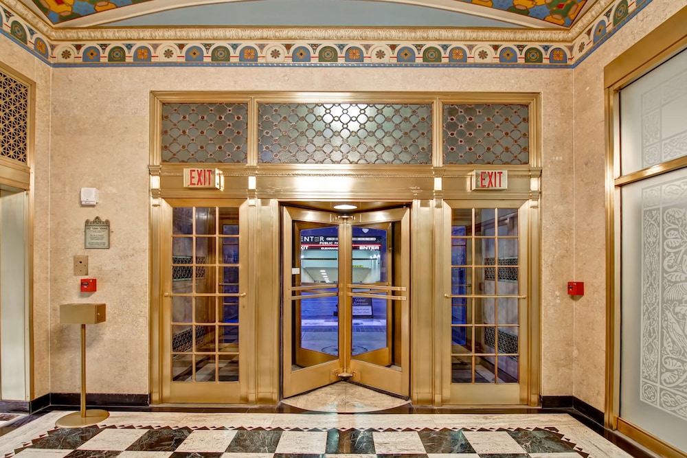 hampton inn and suites cincinnati downtown