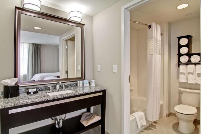 hampton inn and suites cincinnati downtown