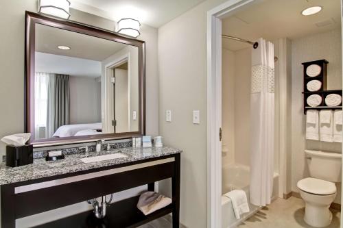 hampton inn and suites cincinnati downtown