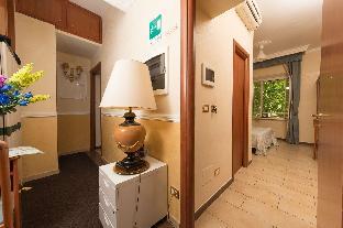 Cesar Palace - B&B,Near Borghese Gallery,2 star