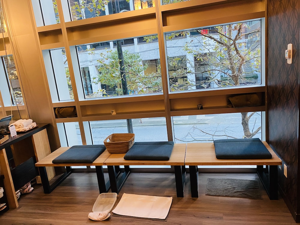 coast coal harbour vancouver hotel by apa