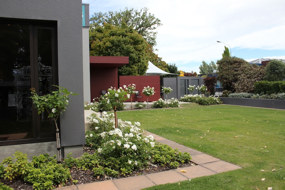 hotel elms christchurch ascend hotel collection