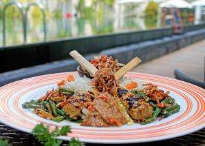 harris hotel and residence riverview kuta bali