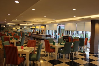 Asialink Premier Karawang,Bekasi>>Bandung,4 star