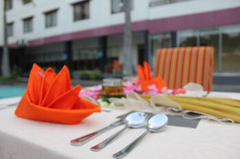 Asialink Premier Karawang,Bekasi>>Bandung,4 star