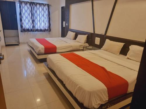 Hotel Shreenath,Nonemaninagar Railway Station Road, Near Old Railway Crossing, Maninagar, Ahmedabad,2 star