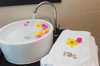 Happy Eight Resort Phuket,Phuket>>Nai Harn Beach,3 star