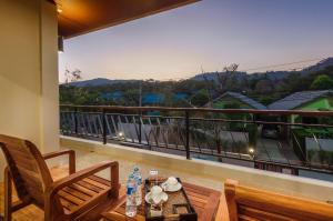 happy eight resort phuket