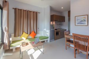 happy eight resort phuket