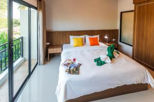 happy eight resort phuket