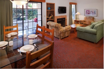 riviera oaks resort