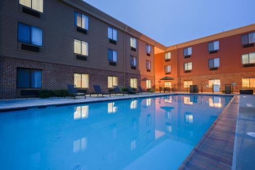 holiday inn express charles town by ihg