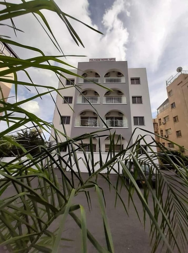 polyxeni hotel apartments