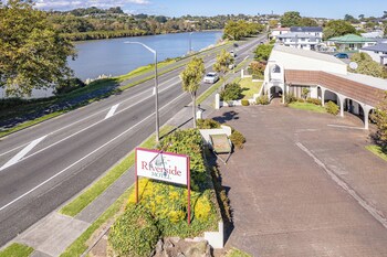 riverside motel