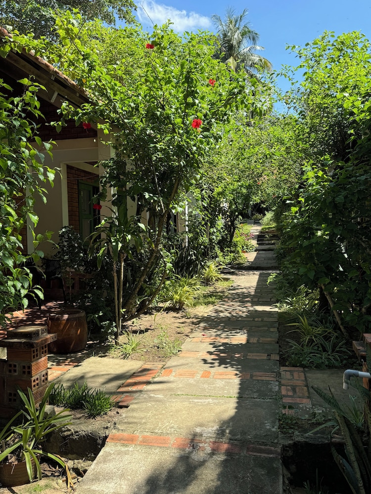 phu quoc kim bungalow on the beach