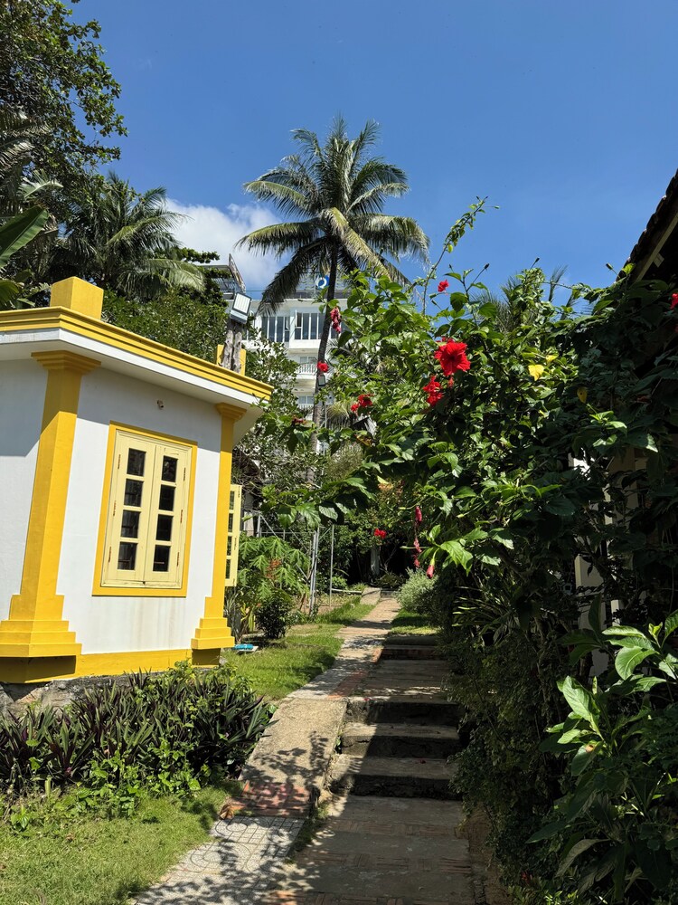 phu quoc kim bungalow on the beach