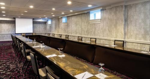 the churchill hotel near embassy row