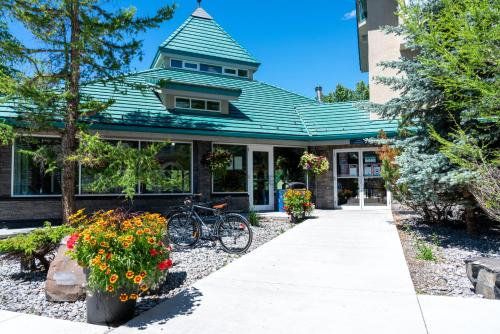 pocaterra inn and waterslide