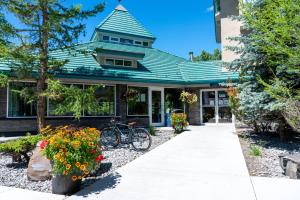 pocaterra inn and waterslide