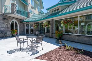pocaterra inn and waterslide