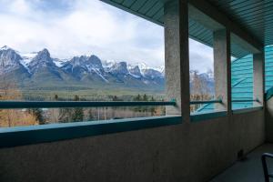 pocaterra inn and waterslide